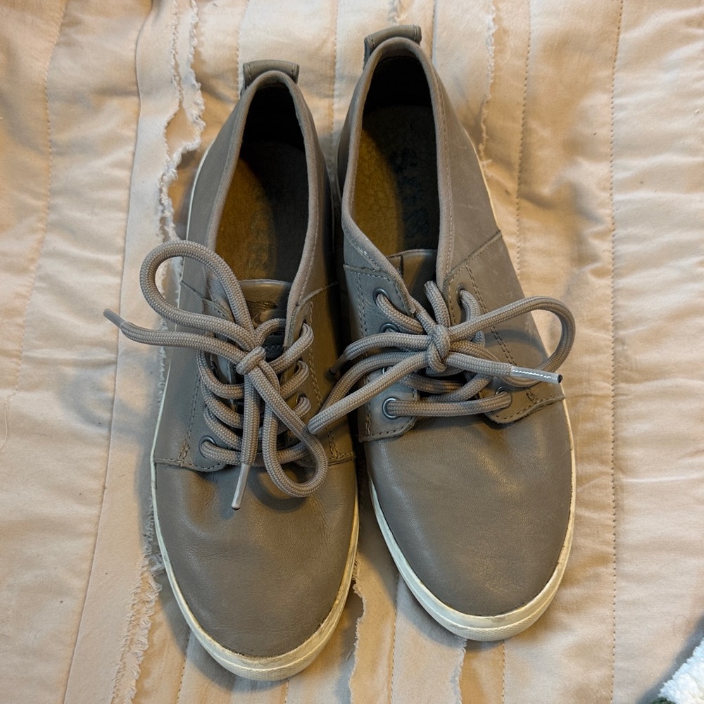Sorel gray leather camp sneaks